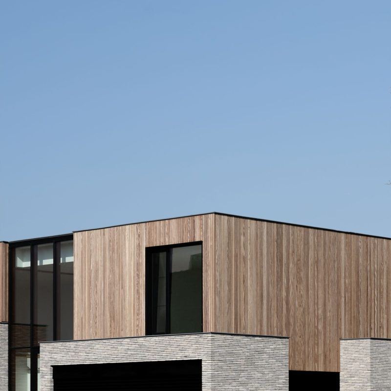 Moderne villa hout en natuursteen